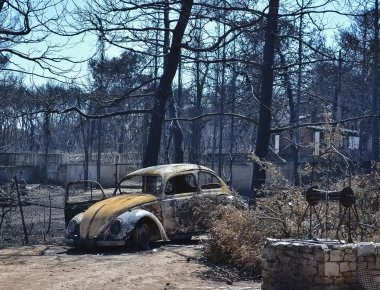 Κραυγή αγωνίας των κατοίκων στο Μάτι: Μάς ξέχασαν! Τα σπίτια μας ρημάζουν! Καμία άδεια ανακατασκευής μέχρι σήμερα
